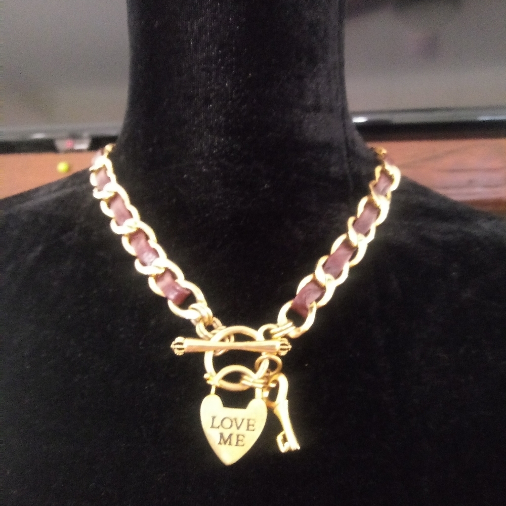 Rare 💯 Authentic Juicy Couture toggle chain